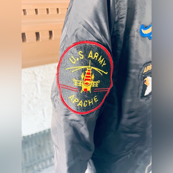 Cool Bomber Jacket With Patches - Picture 4 of 6